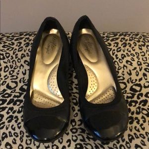 Black flex comfort wedges